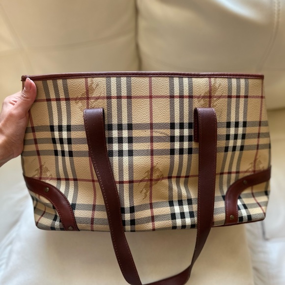 BURBERRY Medium Tote - Picture 4 of 13